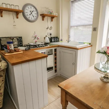 Holiday home Daisy's *